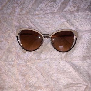 ⭐️Cat-eye sunglasses⭐️